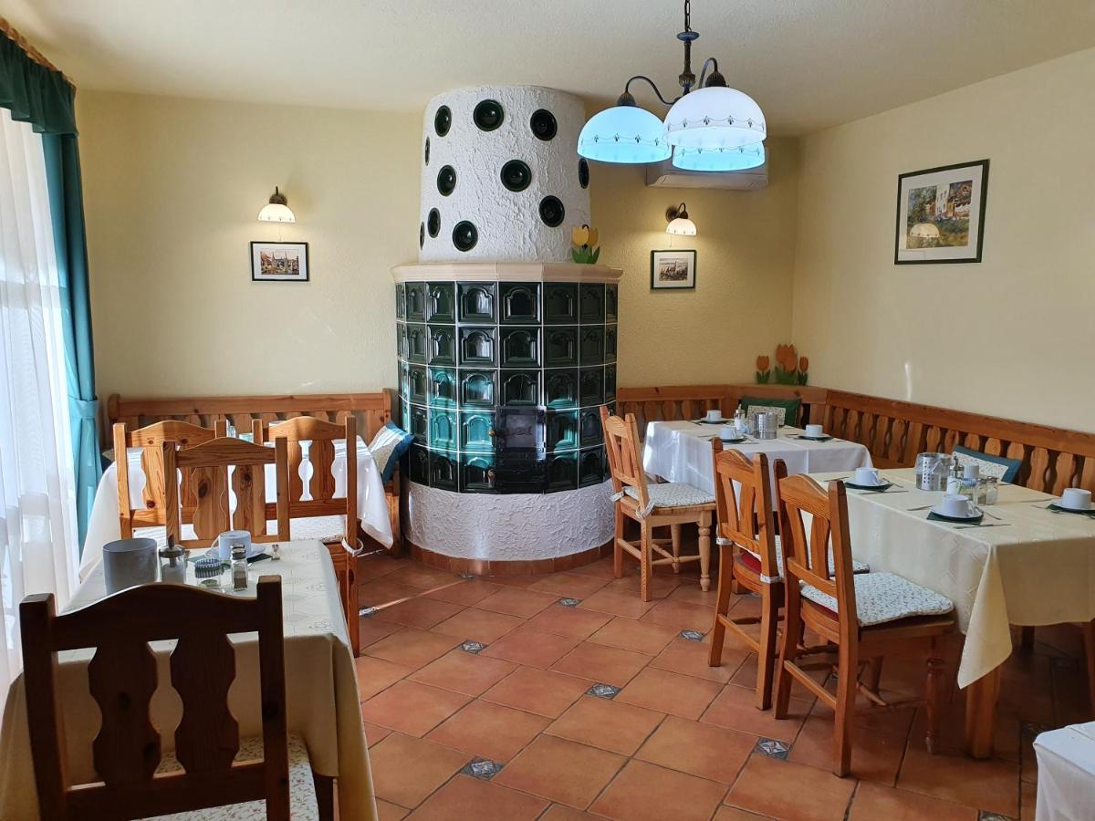 Hotel Bozi Rozi Panzio à Fertőboz Extérieur photo